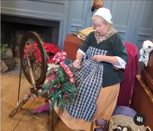Christmas Spinning Wheel